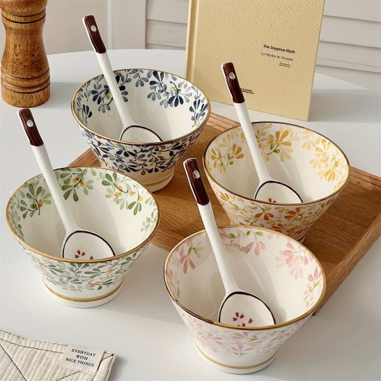 Set of 4 Japanese-Style Ceramic Bowls with Hand-Painted Floral Designs, Suitable for Rice, Salad, Soup, And Pasta. They Feature Underglaze Decoration, Are Kitchenware, Safe And Healthy, And Can Be Used in Ovens And Microwaves