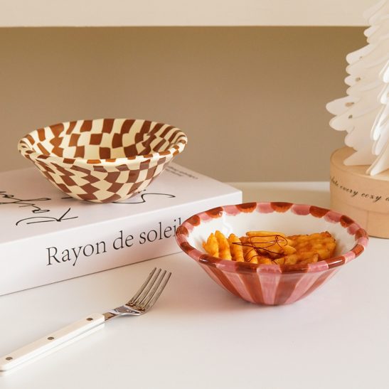 1pc Rose Stripe Ceramic Bowl, Creative Hand-Painted Checkerboard Design Dessert Bowl, Exquisite and Stylish, Suitable for Daily Home Use, Restaurant and Cafe Ice Cream Bowl, Afternoon Tea Cake Bowl, Dessert Bowl, Gift Idea